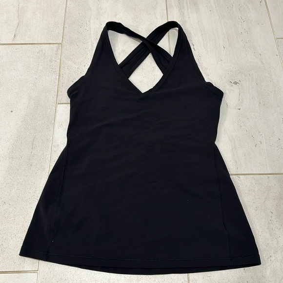 Lululemon cross back tank, worn once size 8 - Picture 1 of 3